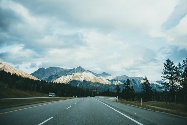 The Ultimate Guide to Choosing the Perfect Polish for Chrome Finishes on Classic British Motorcycles